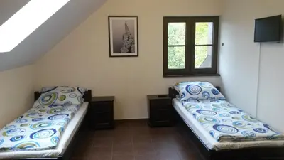 two beds in a room with a window at Eko Dom Eturia in Suchoraba