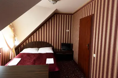 a hotel room with a bed and a television at Hotel Zajazd Celtycki in Zakrzów