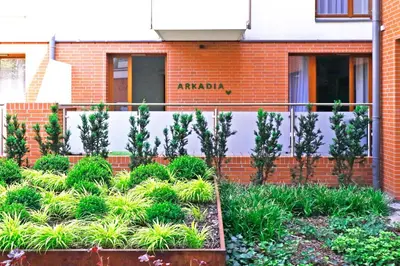 a garden in front of a brick building at Apartament Arkadia na Kazimierzu in Kraków