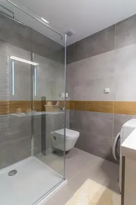 a bathroom with a white sink and a mirror at Apartamenty Galeria Jordanowska in Jordanów