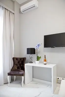 a living room with a white desk and a chair at Elegant City Center Zyblikiewicza 14 in Kraków