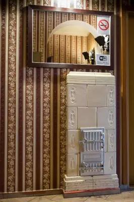 a store window with a picture of a dog in a mirror at Finger Guest Rooms in Kraków