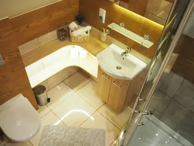 a small bathroom with a sink and a toilet at Willa Zacisze - Apartament dwupoziomowy in Kalwaria Zebrzydowska
