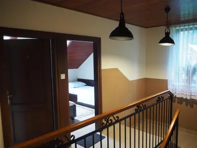 a room with a hallway with a door and a mirror at Willa Zacisze - Apartament dwupoziomowy in Kalwaria Zebrzydowska