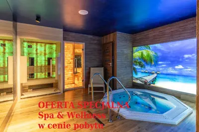 a room with a hot tub and a view of the ocean at Margerita in Modlnica