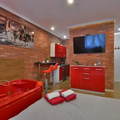 Jacuzzi Apartment Red