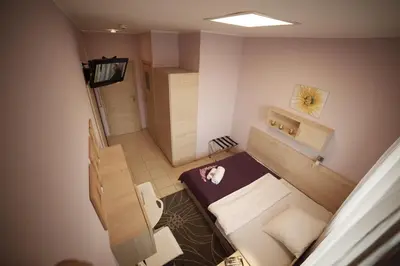 an overhead view of a small room with a bed at Standard Delegacyjny Bed & Breakfast in Dąbrowa Górnicza