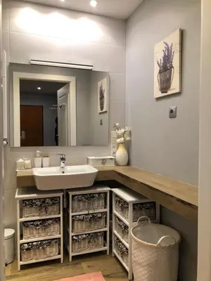 a bathroom with a sink and a mirror at Apartament LUSCINIA z 2 sypialniami in Kraków