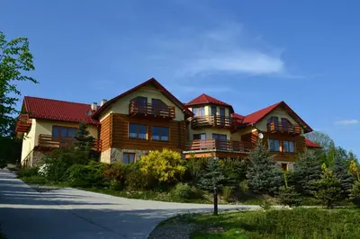 a large wooden house with a gambrel at Pensjonat Zacisze in Czchów