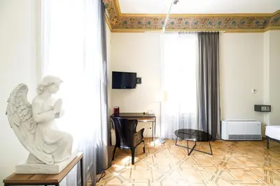 a hotel room with a statue of a woman at Home Aparthotel in Kraków