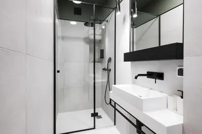 a bathroom with a sink and a shower at Colors Apartments Zator - tylko 10 minut piechotą od Energylandii in Zator
