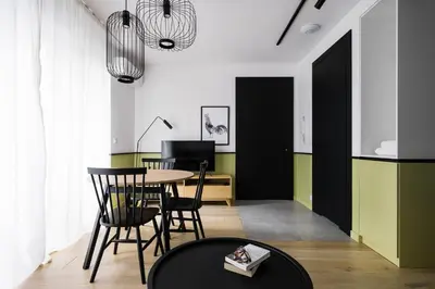 a dining room with a table and chairs at Colors Apartments Zator - tylko 10 minut piechotą od Energylandii in Zator