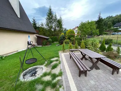 a garden with a picnic table and a camera at Dom do wynajęcia 