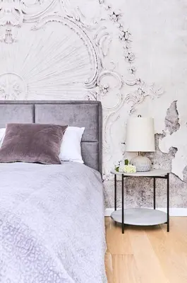a bedroom with a bed and a table with a lamp at Chodkiewicza 10 (B) - cozy studio by Homeprime in Kraków