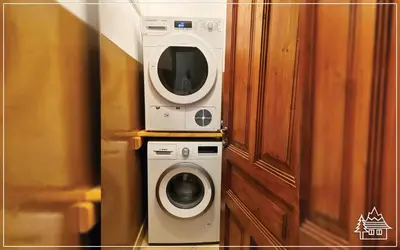 a washing machine and a dryer in a room at Przystanek Rabka - Apartamenty w centrum in Rabka