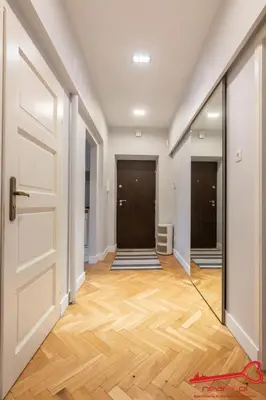 an empty hallway with a door and wooden floors at Apartment Nearto Old Town Daszyńskiego street in Kraków
