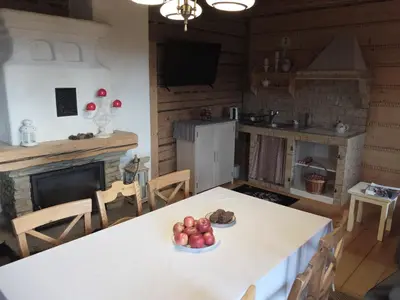 a kitchen and dining room with a table with apples on it at Chata Mioduszyna w Beskidach - drewniany dom z widokiem na Babią Górę in Maków Podhalański