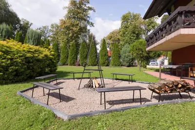 a group of benches sitting in a park at Staymoovers - Piękna Willa w pobliżu Krakowa in Paszkówka