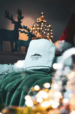 a window with christmas decorations on a window sill at Domek w górach - Prywatne Jacuzzi, Sauna, Grota Solna - PANORAMA CHEŁM SKI&SPA in Myślenice