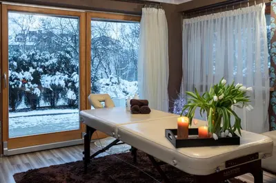 a dining room with a table and a window at Prywatna Rezydencja Marylin Monroe Rabka in Rabka