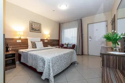 a hotel room with a bed and a mirror at Hotel Soray in Wieliczka