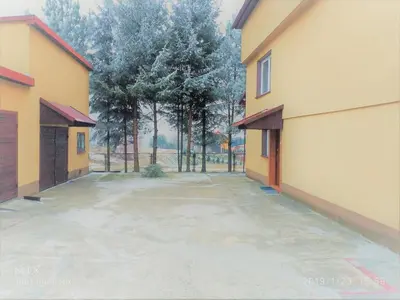 an empty parking lot next to two buildings at Apartament Sofia Agroturystyka in Ryczów