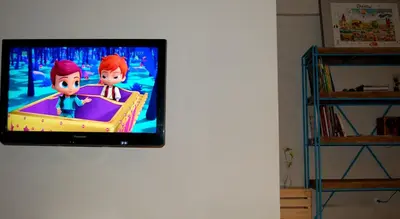 a tv hanging on a wall with a video game at Friedleina 7 Kamienica Prezydencka in Kraków
