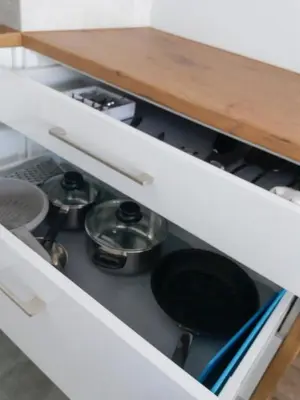a stove top with pots and pans in a kitchen at Nowe Zabłocie II in Kraków