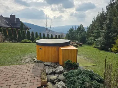 a hot tub sitting in the middle of a yard at Zawoja hrabkowa Jastrzębowka in Zawoja