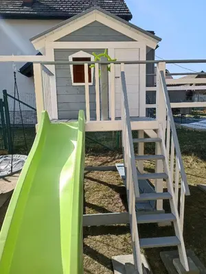 a green slide in front of a house at Pokoje pod Baranami Zator Przeciszów in Przeciszów