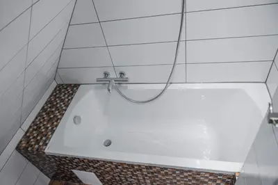 a bath tub with a shower in a bathroom at Rajska Oaza in Przybradz