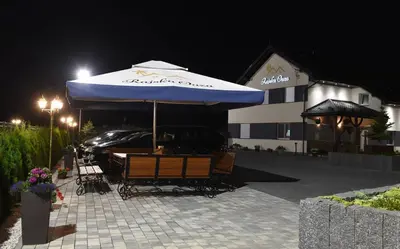 a blue and white umbrella sitting on a patio at Rajska Oaza in Przybradz