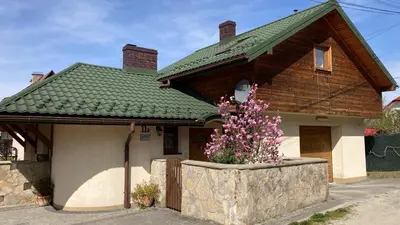 a house with a green roof and a fence at APARTAMENTY-STUDIO noclegi wczasy wakacje ferie - pobyty rodzinne in Rabka