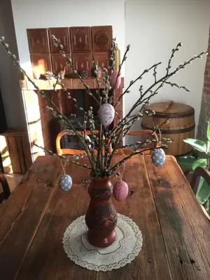 a vase with christmas decorations on a wooden table at Dom Pod Orzechem in Łapczyca
