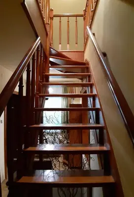 a staircase with wooden treads in a house at Dom nad Wisłą in Czernichów