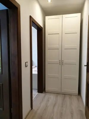 an empty room with a closet and a door at Pokoje u Jasia i Małgosi in Skawa