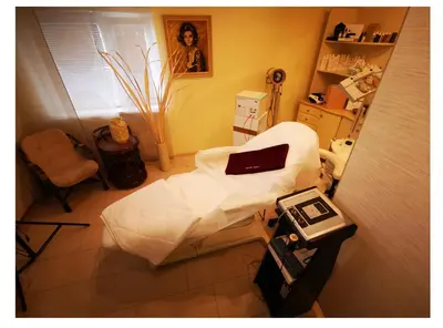 an overhead view of a hospital room with a bed at Wyspa Mszanka in Mszana Dolna