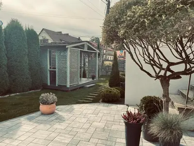 a yard with a house with a tree and plants at Domek przy Rajskiej in Jerzmanowice