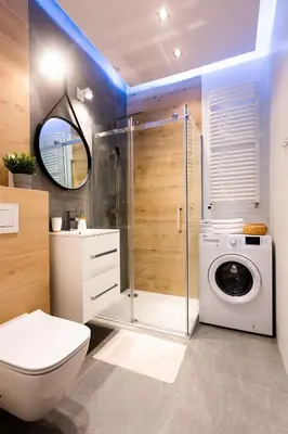 a bathroom with a toilet and a washing machine at NOVUM Apartment with Parking in Kraków