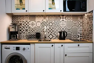 a kitchen with a microwave and a washer and dryer at Royal flats Old Town in Kraków