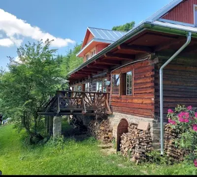 a pile of leaves on the ground in front of a house at Chałupa z widokiem w górach in Zawoja