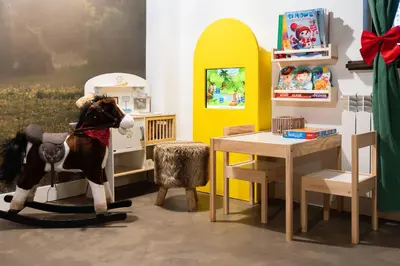 a room with a toy horse and a table at Apartamenty w Dworku Cheval in Kraków