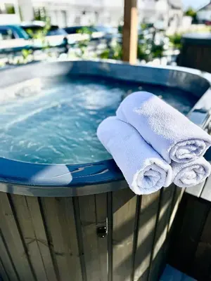 a pair of towels sitting on top of a hot tub at Old Tree Villa & Restaurant in Oświęcim