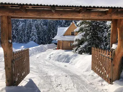 a gate leading to a house in the snow at Domek na Cepcowym in Obidowa