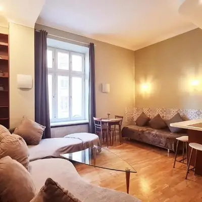 Bright&comfy apt -few min to Main Square