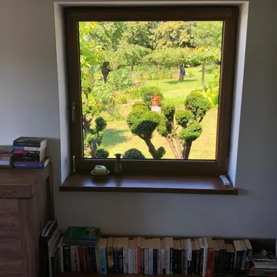 a window in a room with a view of a garden at Czytelnia w Sadzie in Krzykawka