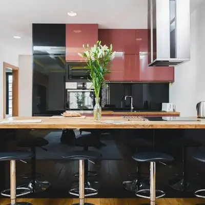 Glam Brewery Suite - Deluxe Apartment with Parking - by Upstairs