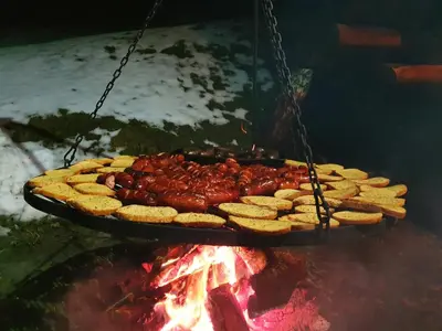 a plate of food is cooking over a fire at Gorczański Kącik in Ochotnica Dolna