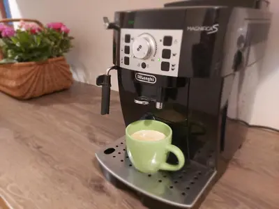 a coffee maker with a green cup on a counter at Eko Dworek tylko 1500m do wejścia Energylandii in Zator