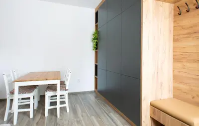 a small dining room with a table and chairs at Apartament z ogrodem w centrum Limanowej in Limanowa